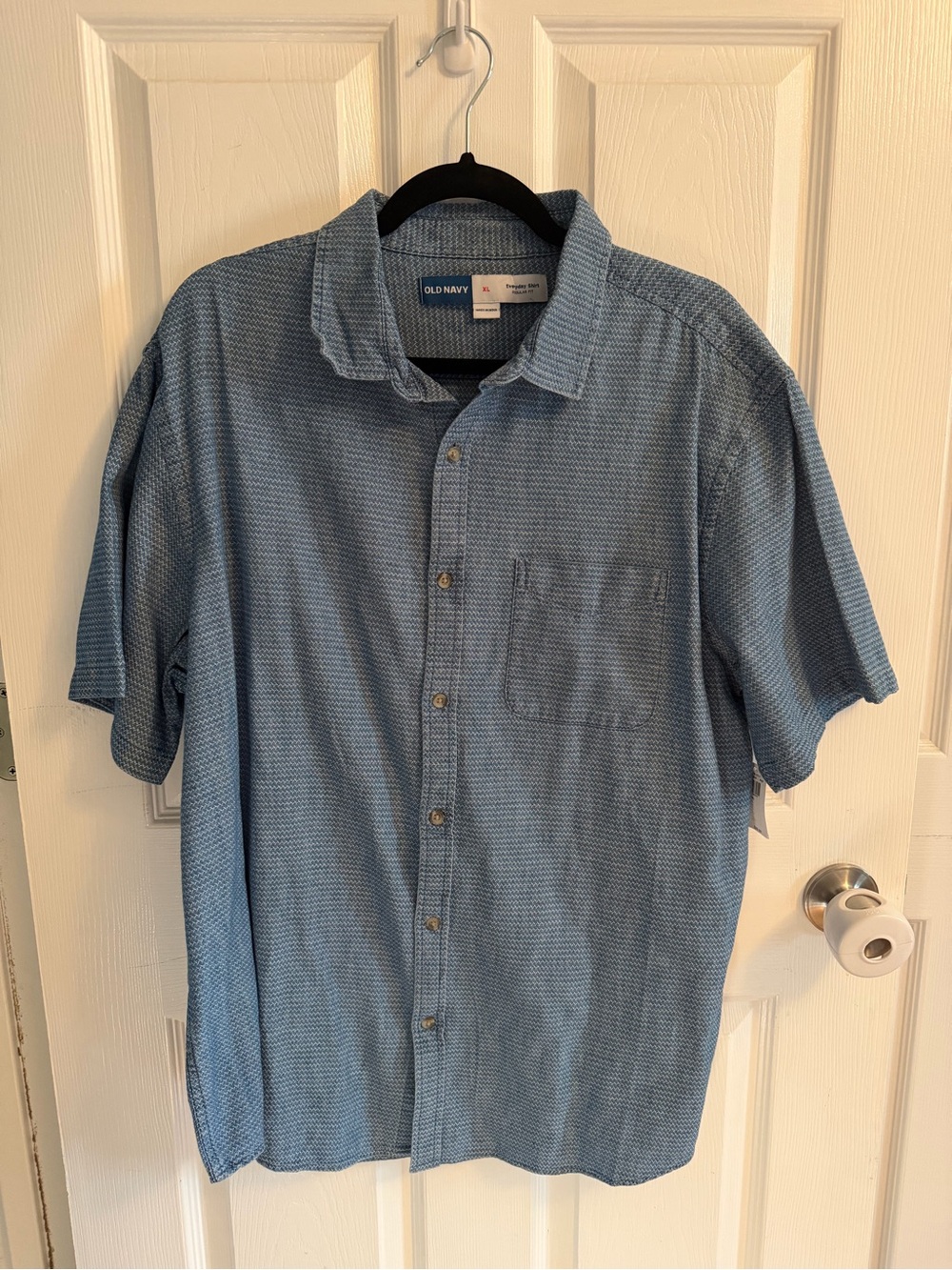 NWT Old Navy Men's Light Blue Short-Sleeve Button-Down Shirt